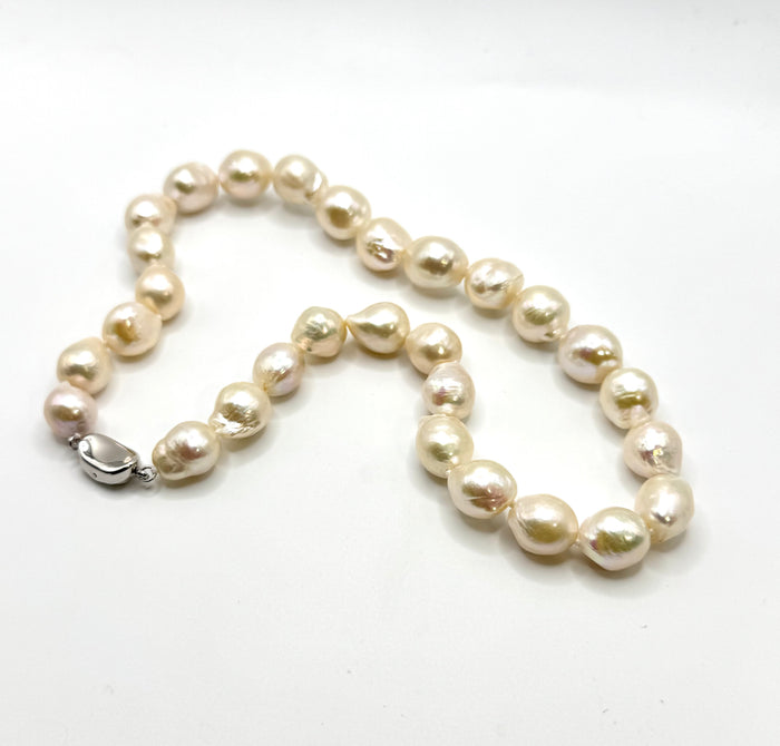 WHITE BAROQUE PEARL NECKLACE (17 inch)