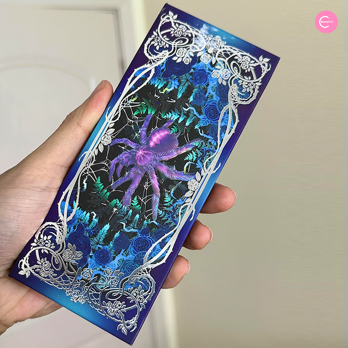 Anthemy Living Creatures Compendium 2.0 Moon Series – Furry Tarantula Chameleon Eyeshadow Palette detail