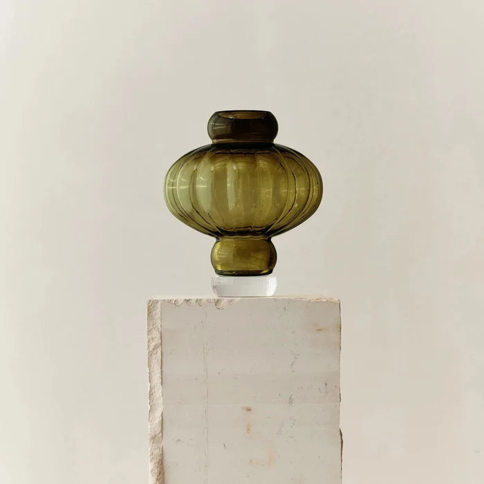 Balloon Vase 02 Olive