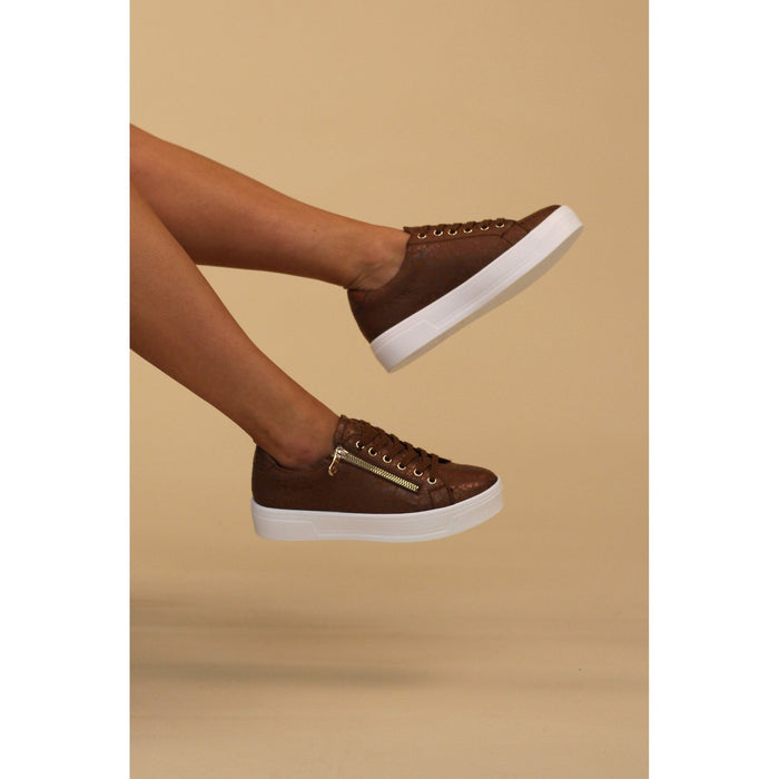 Charm Bronze Trainer