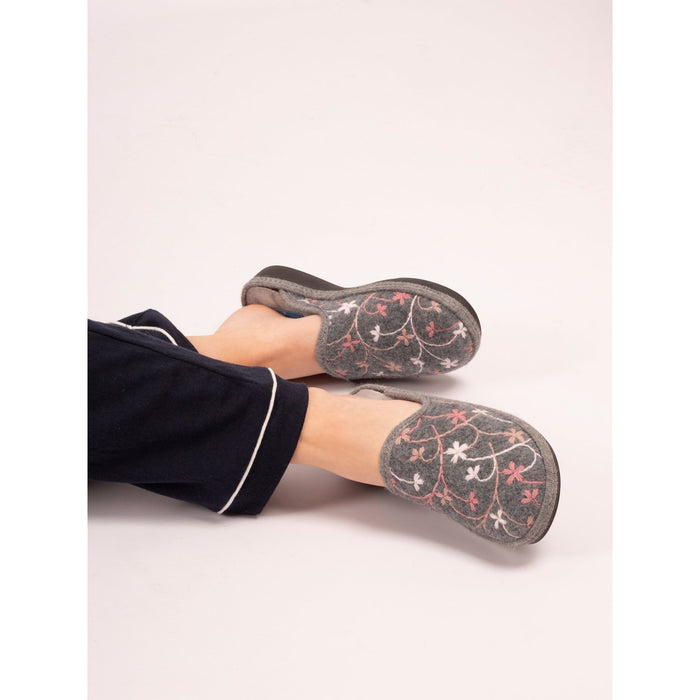 Genesis Grey Slipper