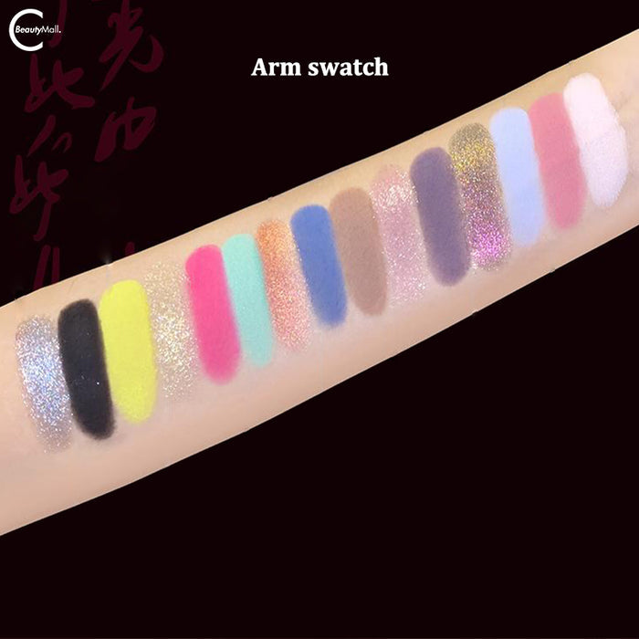 Girlcult 15-Color Eyeshadow Palette detail