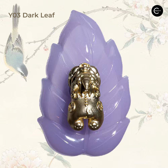 HUAZHUANGJI Moon Silk Highlighter & Contour Palette in Y03 Dark Leaf, shown in purple leaf-shaped compact