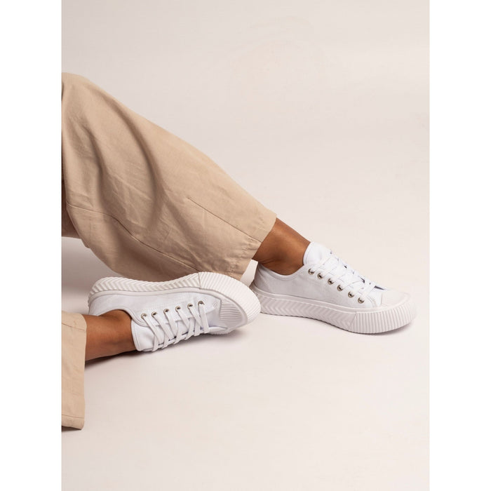 Jayne III White Trainer