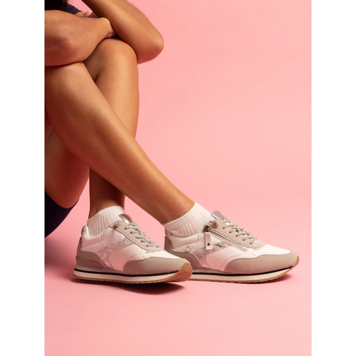 Lindy Grey Trainer