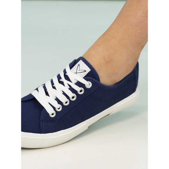 Naomi Navy Trainer
