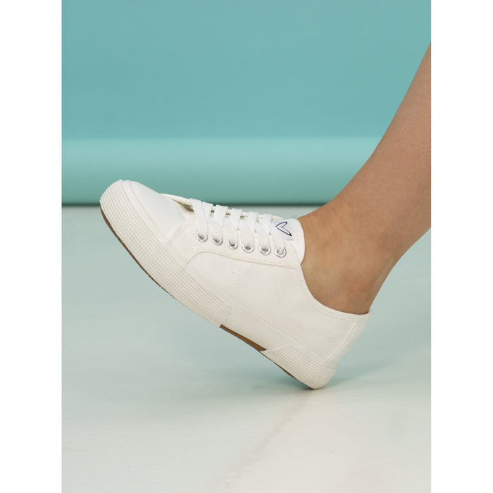 Naomi White Trainer