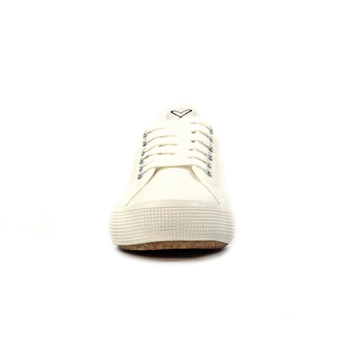 Naomi White Trainer
