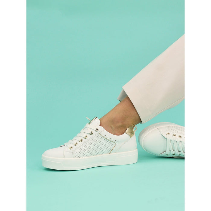 Nia White Trainer