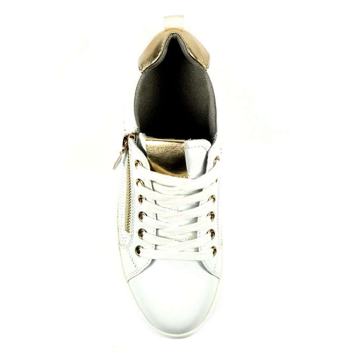 Nia White Trainer