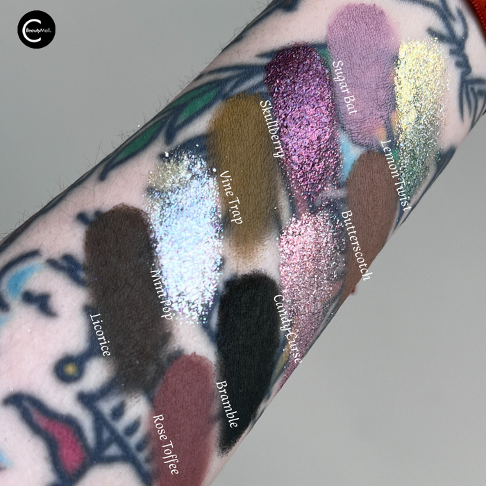NOIRICORN x @freya86_ff CANDY PUPPET eyeshadow palette detail