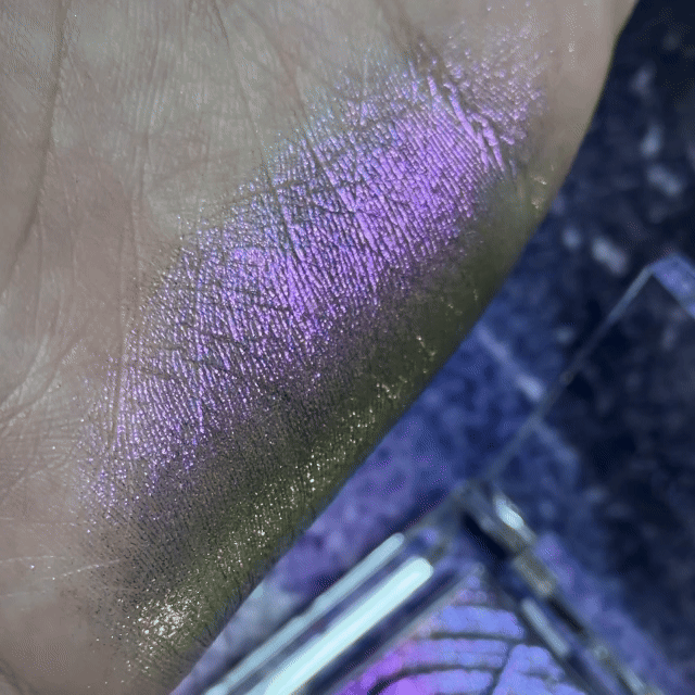 NOIRICORN Fuchsia Nova eyeshadow pigment swatch on skin