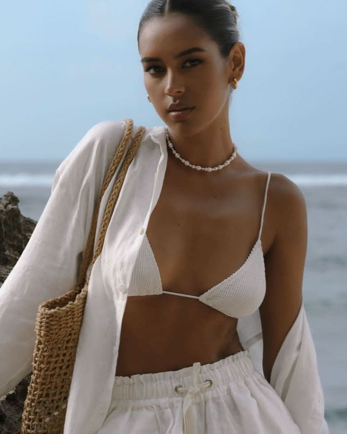 pearl choker necklace worn at the beach
