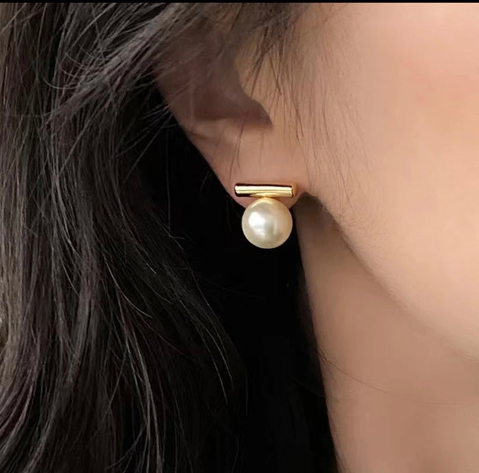 Petite Pebble Pearl Stud Earrings (White or Gray)