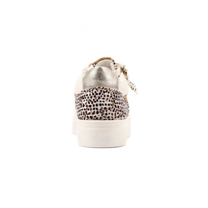 Presley White Trainer