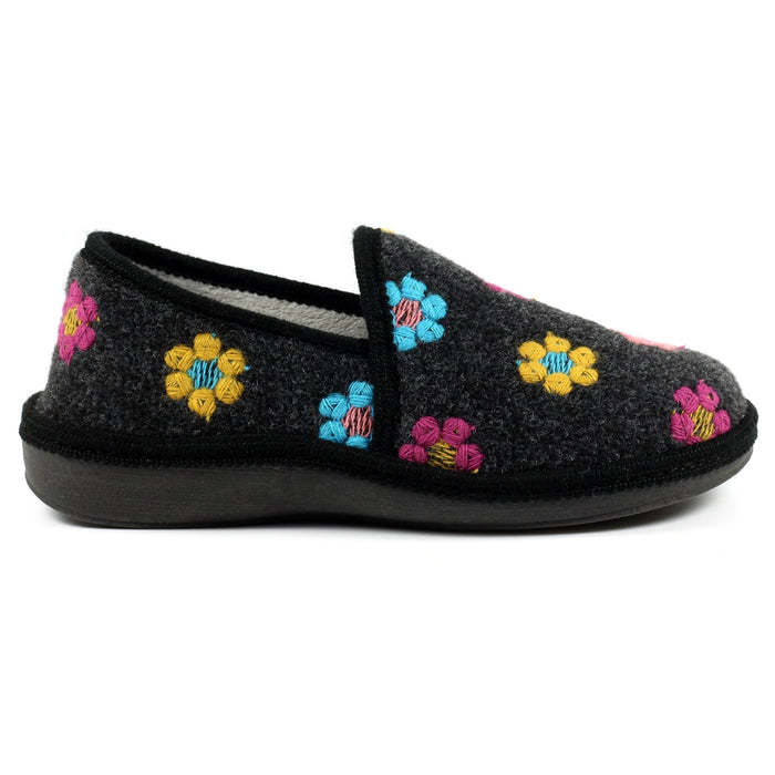 Sepal Black Slipper