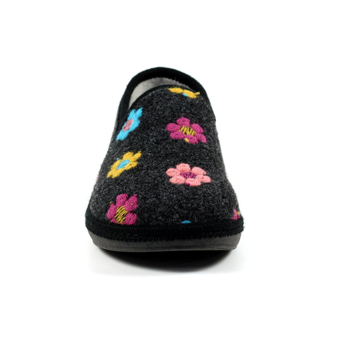 Sepal Black Slipper