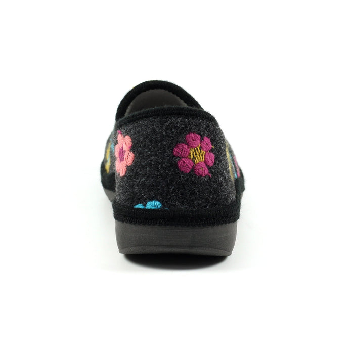 Sepal Black Slipper