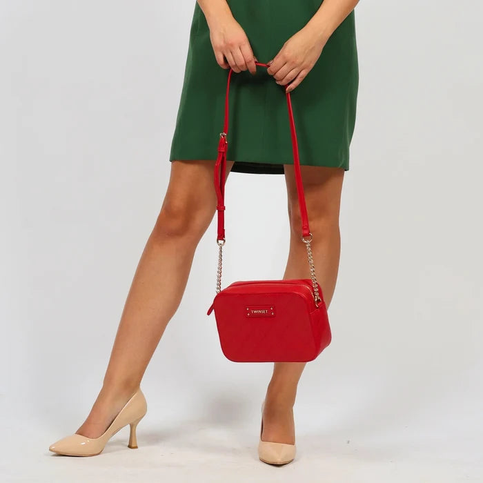 Дамска червена чанта Twinset Milano с релефно лого и златна верижка Twinset Roberto Fashion Store Bag 222TY801A OS